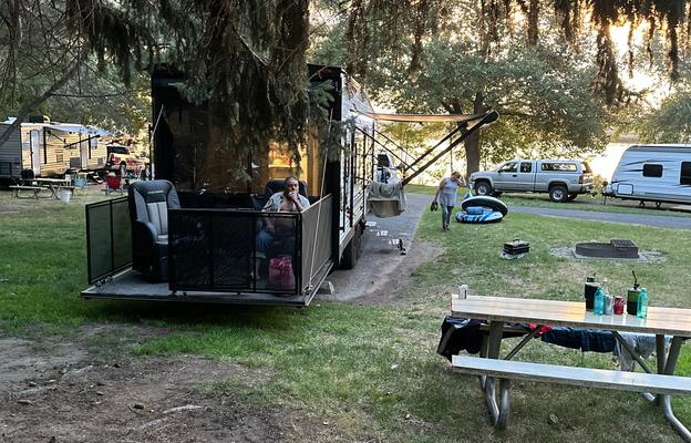Toy Hauler Spacious with all your amenities