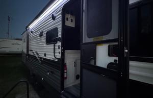 Fully Loaded NE Wisconsin Camper-Sleeps up to 10