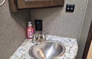 2019 Freedom Traveler A27 RV rental photo 7