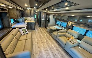 Tiffin Allegro Bay Super C