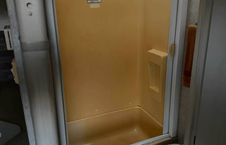 2005 Thor Vortex 263VTB RV rental photo 3