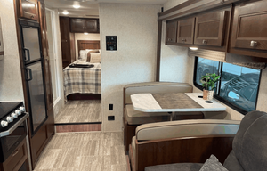 'Sally' Spacious w/ Outdoor speakers