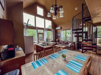 Treehouse Resort at River Road