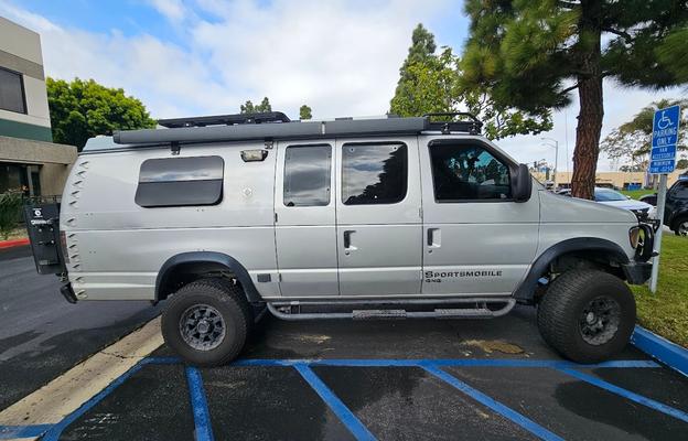 2004 Ford E-350 Sports Mobile