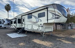 Glamping at its finest! Jayco Luxury sleeps 9!