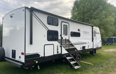 2022 Dutchmen RV Kodiak Ultra-Lite 289BHSL RV rental photo 3