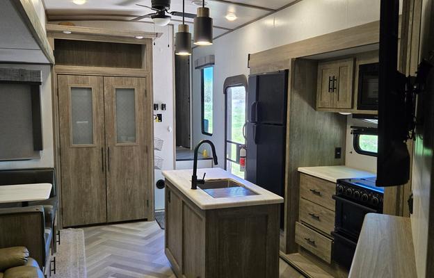2022 Forest River RV Wildwood Heritage Glen 353BED