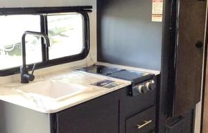 Light & Cozy Camper - Adventure Awaits!