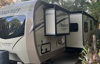 2019 Flagstaff with 4 slide out, 2 A/C’s