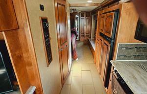 2011 Monaco Knight 36 PFT