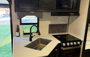 2020 Heartland North Trail 27RBDS RV rental photo 7