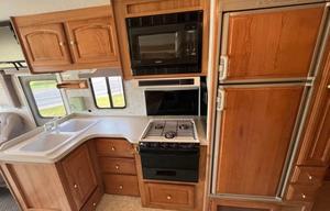 2002 Coachmen RV Georgie Boy Landau 3402ds RV rental photo 9