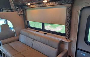 LIKE NEW- 31 foot Class C with Bunkbeds!!