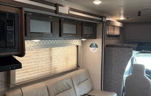 The Queen – Class C Bunkhouse, Sleeps 8