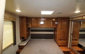 This Classy Class C is Clean, Comfortable & Cozy!