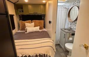 C2 Luxury Thor Chateau 22e -Starlink WiFi Equipped