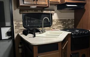 Jayco white hawk model 20MBR      23 ft. 2015 yr