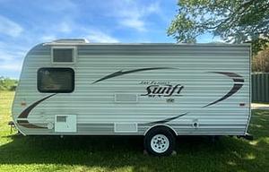 2013 Jayco Jay Flight Swift SLX– Cozy & Affordable