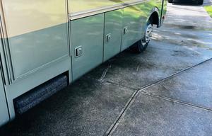 2005 Safari Trek RV rental photo 13