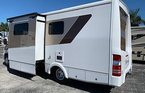 2020 Regency Ultra Brougham 25MB
