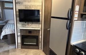 2021 Dutchmen RV Coleman Light 2755BH RV rental photo 8