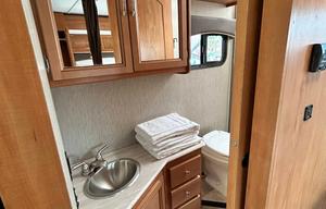 KOURTNEY 2019 NeXus RV Phantom 25P