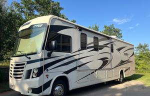 Harvey the RV - King bed & bunks, 2 A/Cs, Sleeps 6