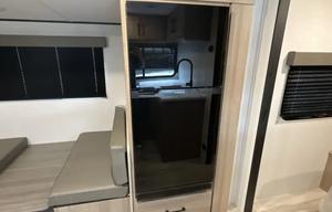 Easy Livin’ with Eileen – 2025 Coleman Camper 27'