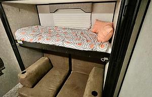 3 slides, Sleeps 10, 2 bedroom, Outdoor kitchen