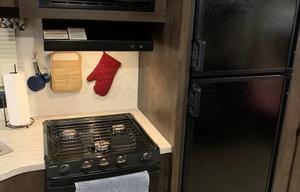 2019 Starcraft Launch Outfitter 27BHU