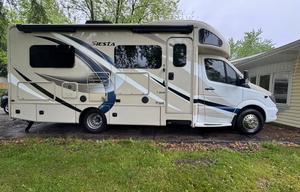 2018 Thor Motor Coach Siesta Sprinter 24SJ RV rental photo 1