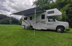 S.U.M.P.Vee v8  24' Class C small but spacious