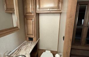 33 ft motorhome - sleeps 6