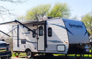 Cozy Luna 2019 Keystone RV Springdale Mini 1790FQ