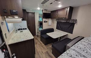 BUNKS☆Queen☆22ft☆Exit 407
