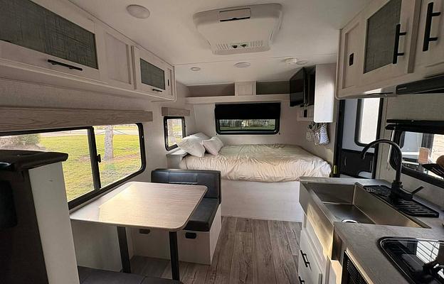 Family Adventure Bunkhouse – Easy Tow