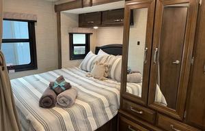 Roam & Roll: 2022 Jayco Melbourne 24L 25Ft RV