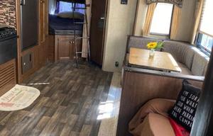 2016 Keystone RV Hideout 27DBS KID/PET Friendly