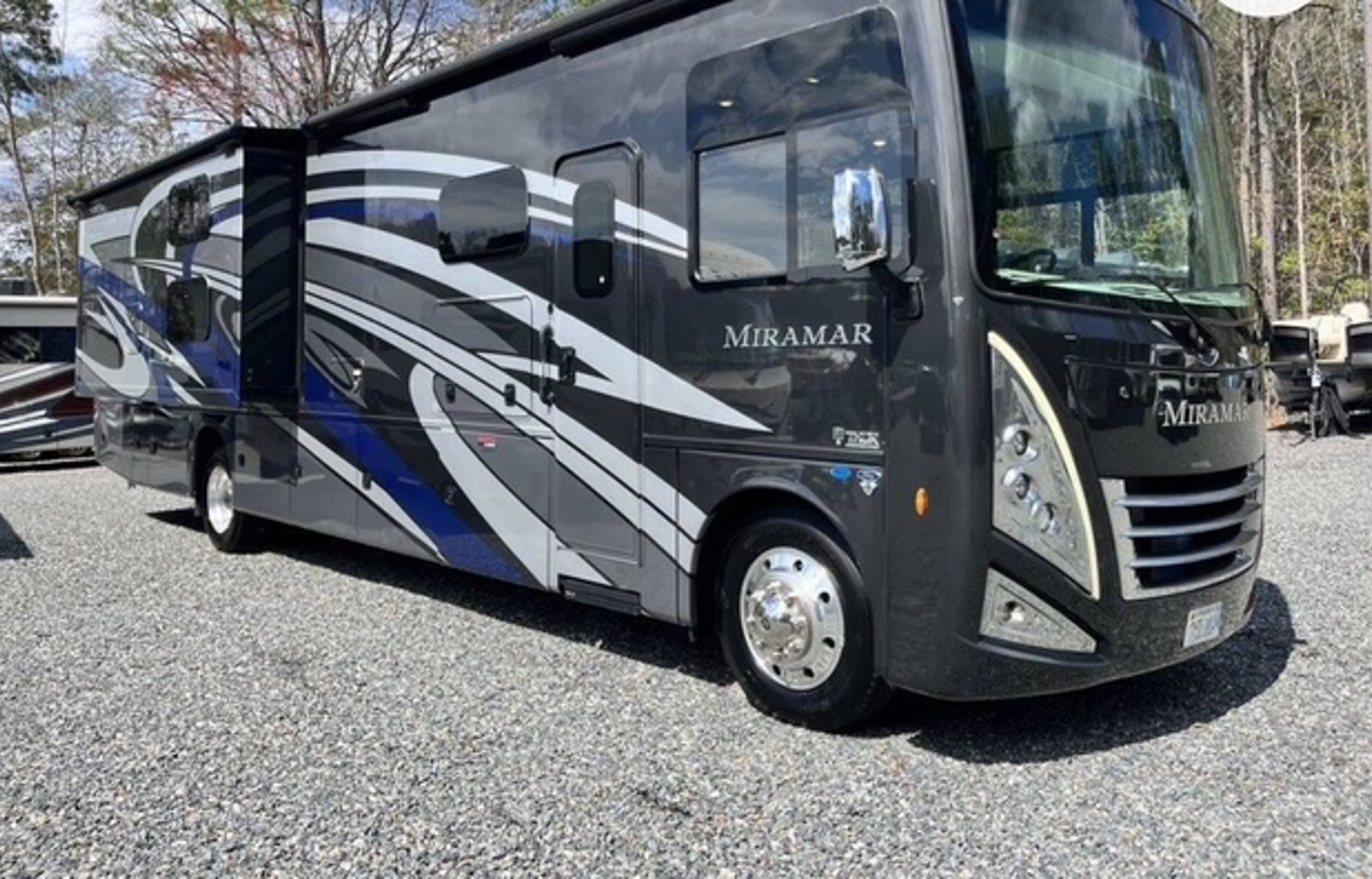 Luxury 2023 Thor Sleeps 8+