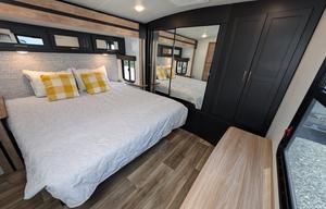 Outback: Chef's kitchen, King bed, 3 slides, Solar