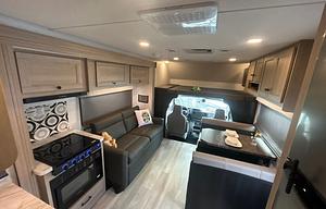 S17 -2027 Sunseeker 3250 Bunkhouse