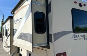 *New Listing* 2016 Thor Freedom Elite 29FE