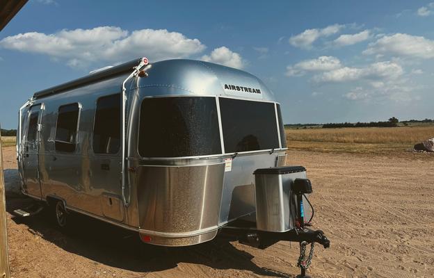Twyla the Twinky - 2021 Airstream Caravel 22FB