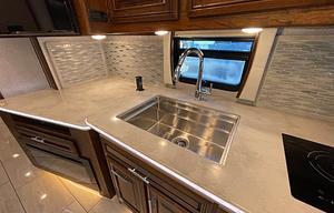 LUXURY RV