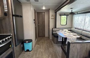 2019 Palomino Puma w Outdoor Kitchen Sleeps 10