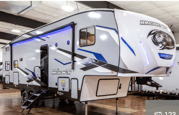 Beautiful, Clean, Modern 5th Wheel, Arctic Wolf