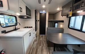 Cozy 2026 Jayco Jayflight SLX, amazing camper!