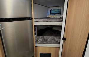 Family-Friendly 28' Avenger – Sleeps 8, Bunk Beds