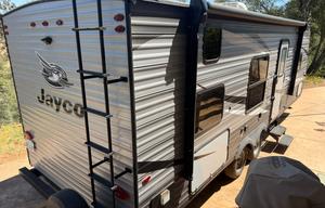Spacious Clean 29' Jayco Travel Trailer