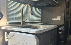Roxy 2024 Thor Chateau 25M